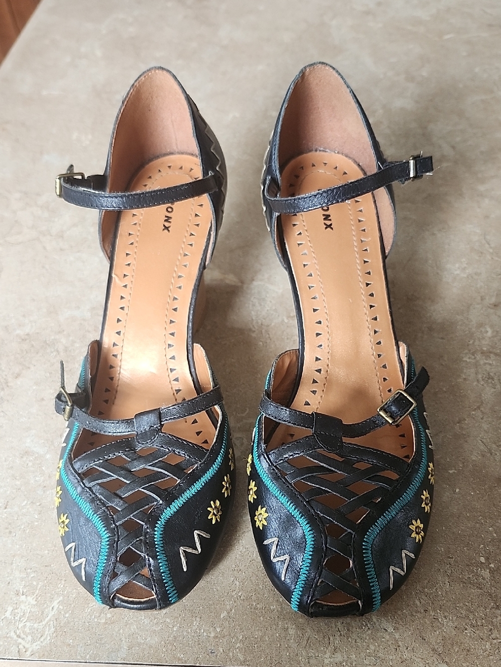 Bronx Boho Black Wedge Sandal Shoe Size 9 Woven Front Strap Embroidered